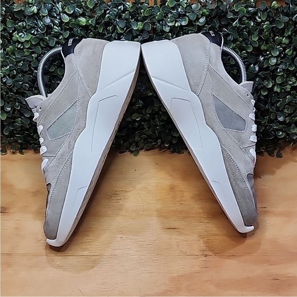 Fear of God Essentials Distance Runner Sneakers Men's Size 9 - Picture 3 of 8